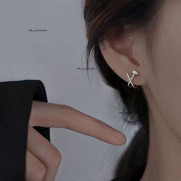 Unique design cross stud stylish Korean version, 2025 new trendy earrings, versatile high-end ear accessories