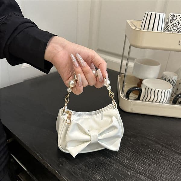 Highly Attractive Women's Underarm Bag 2025 New Fashion Retro Bow Chain Cute Fresh Women's Shoulder Bag 9a3