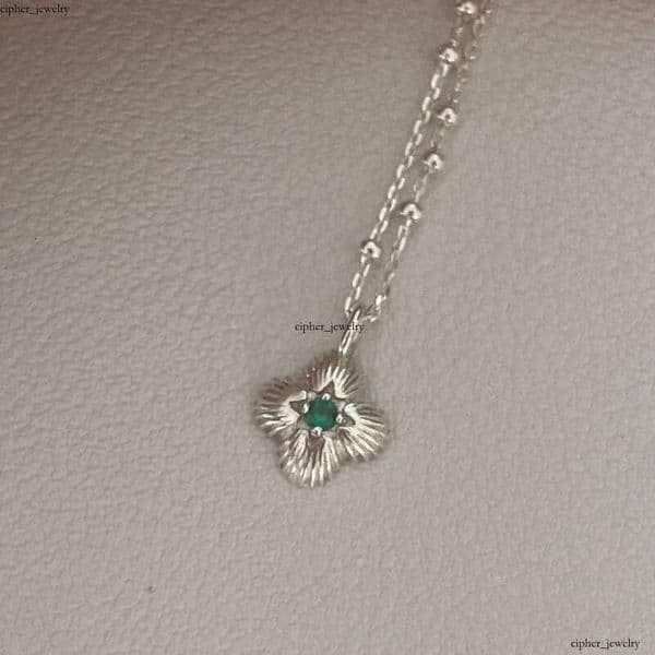Emerald four-leaf clover necklace for women, 925 sterling silver, vintage ins-style collarbone chain, niche design with zircon