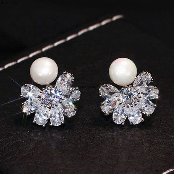 Korean-style simple new earrings exquisite snowflake Moissanite imitation pearl studs high-end elegant lady earrings