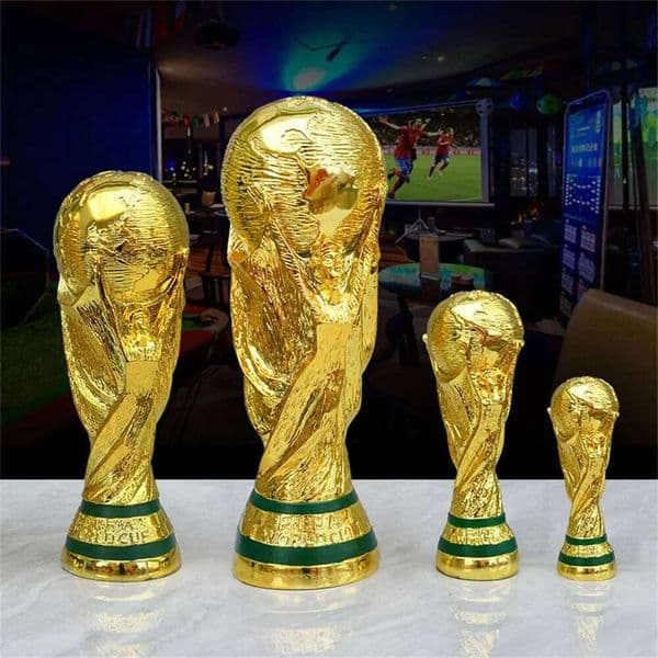 Golden Trophy Champions Soccer Trophies Resin Ornament Football Fan Gift Home Office Decoration Craft 26Y0321