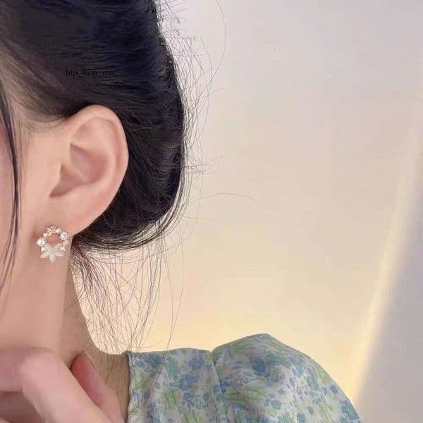 2025 New French Style Light Luxury Cat Eye Zircon Flower Stud Earrings with 925 Silver Pins, Niche Design Ear Accessories