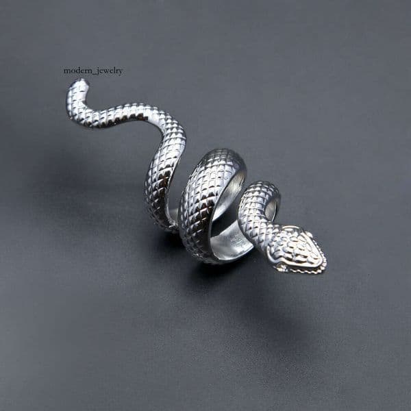 Source New Hot-Selling Unisex Trendy Snake-Shaped Alloy Hip Hop Punk Exaggerated Ring Jewelry Wholesale