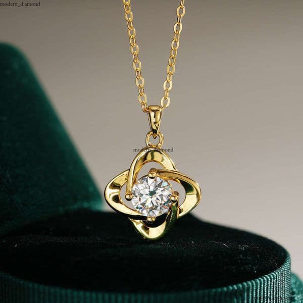 Four-leaf clover 925 sterling silver pendant moissanite necklace women plated with 14K gold exclusively for sales