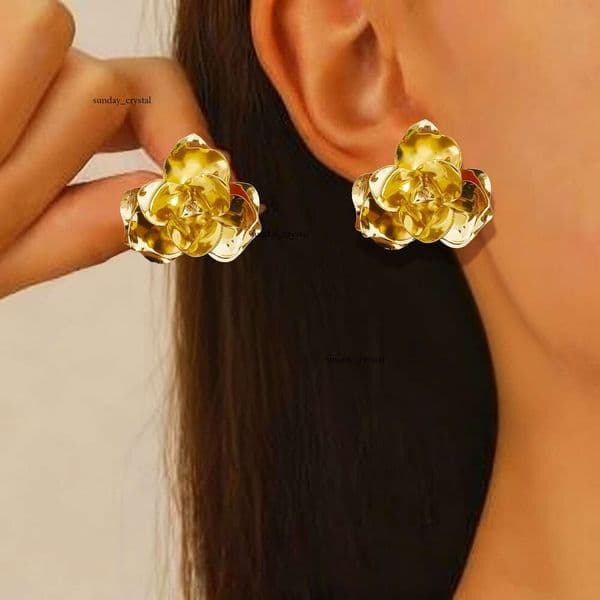 Cross-border bestseller niche design multi-layered three-dimensional flower earrings women, suitable for banquets, with a high-end and elegant temperament