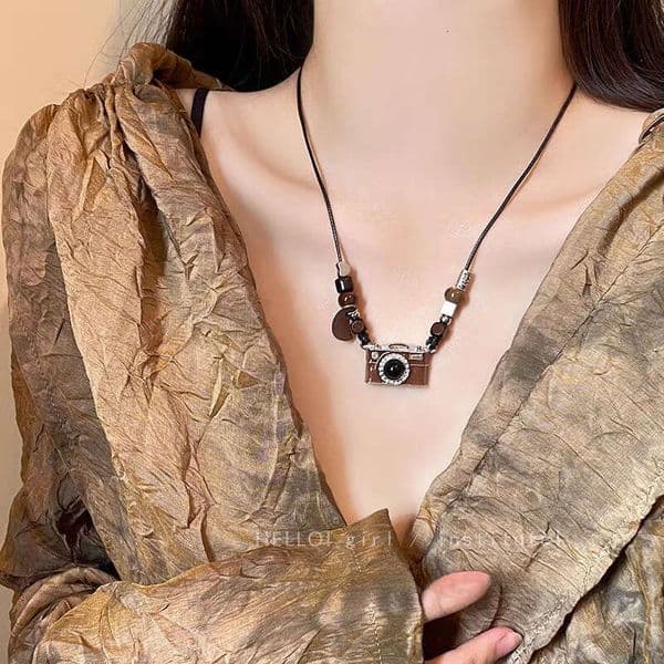 2026 New Vintage Brown Camera Necklace for Women, Sweet and Cool Hot Girl Style, Sweater Chain, Light Luxury Niche Design Accessory
