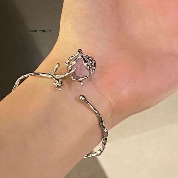 Unique versatile hollow rose flower open bracelet for women, fashionable niche wristband, simple and minimalist style jewelry wholesale