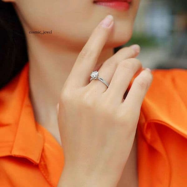 VVS Moissanite Premium Jewelry Classic Shiny 925 Sterling Silver VVS1 Round Women's Closed Six-Prong Silicon Stone Ring