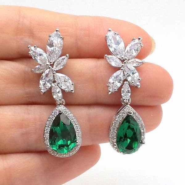 luxurious fashion on Instagram: Water drop and pear-shaped diamond-studded earrings vintage Moissanite long stud earrings