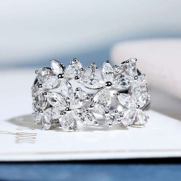 Brilliant Full Inlaid Petal Ring Luxurious Wedding Jewelry for Women Popular Hot-Selling Hand Accessories