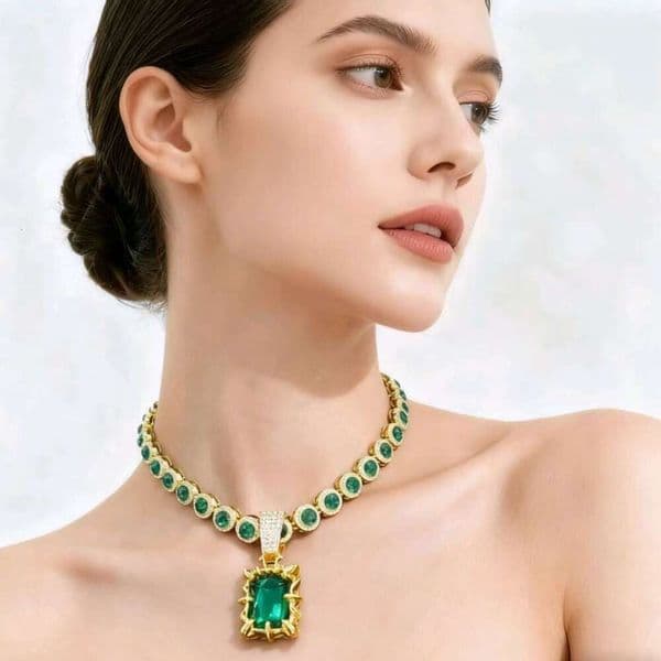 Jewelry Fashion Light Luxury High-End Vintage Ocean Heart Emerald Ruby Pendant Necklace Unisex Sweater Chain