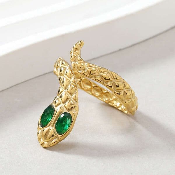 supply Exaggerated and unique Sterling Silver 14K 18K Gold jewelry oil-pressed snake-shaped with green diamond inlay titanium steel open ring