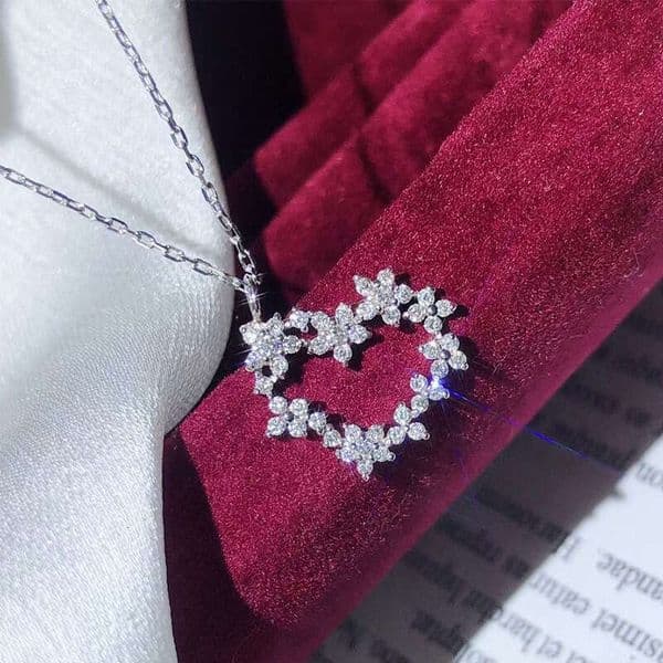 supply new model: Super fairy heart-shaped flower necklace with diamond Moissanite for women Jewelry bridal wedding jewelry