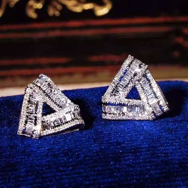 Jewelry simple hollow triangle everyday matching style earrings exquisite direct sales from the manufacturer