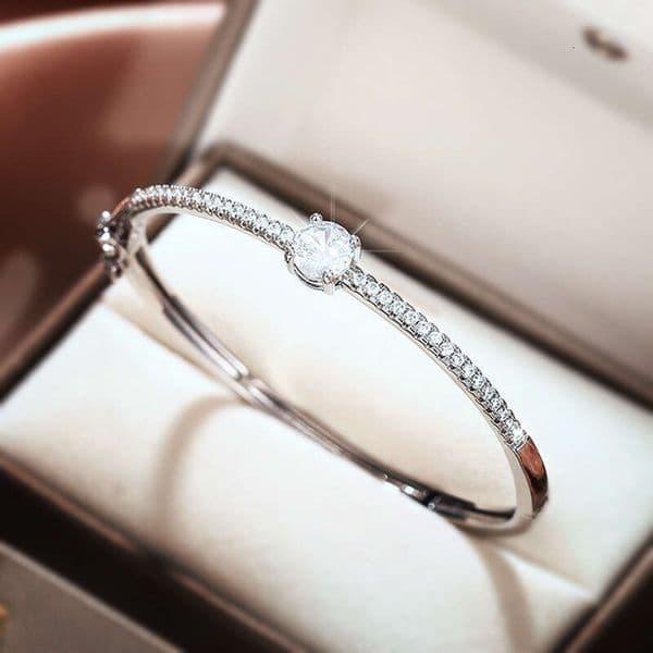 Korean hot-selling wholesale bracelets for women fashionable and simple elegant style bangles light luxury daily accessories