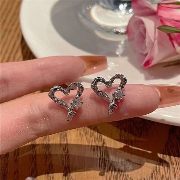 Exquisite and versatile hollow heart-shaped zircon for women, summer trendy earrings with a unique design, popular online