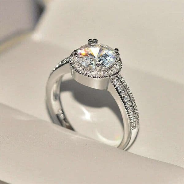 Elegant Women's Wedding Proposal Ceremony Shiny Moissanite Round Classic Fashion Engagement Ring