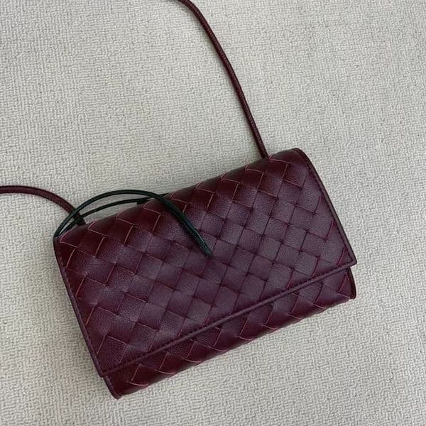 677 Chic Modern Travel Companion: Portable Lightweight Designer Mini Bag