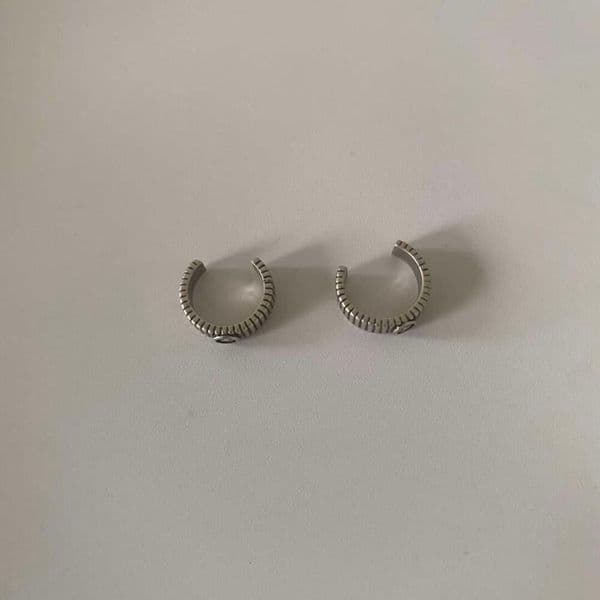 Earrings with classical lines patterns, dark style, diamond-studded, single piece, sweet cool, antique silver women's ear clip, unique and trendy