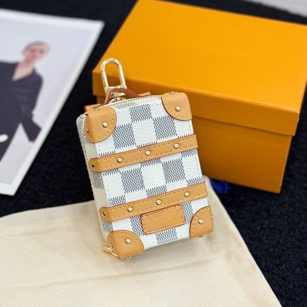 Luxury Designers Luggage Keychains Letters Keychain Fashion Car Keychain Women Buckle Jewelry Charm Keyring Bags Gift