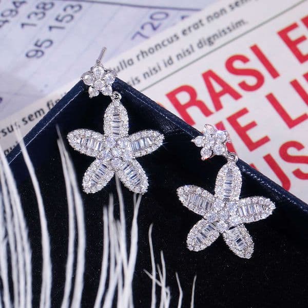 Best-Selling New Korean Sweet and Elegant Full Moissanite Flower Earrings for Girls High-End Jewelry