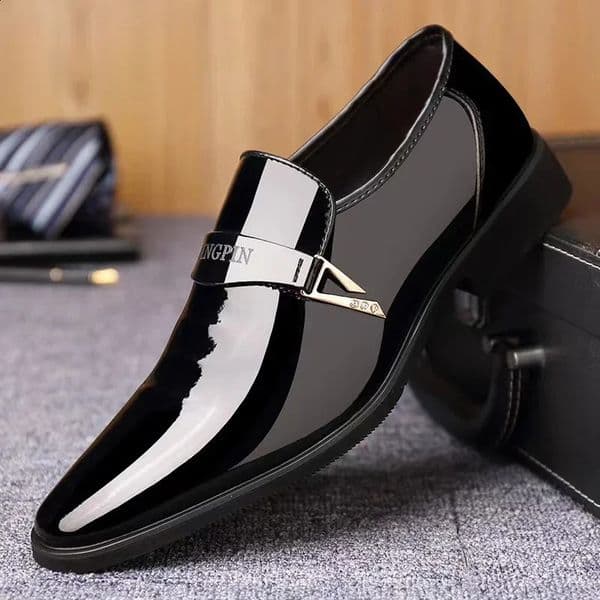 Mens Leather Shoes Business Shoes Bright Leather Oxford Shoes Lacquer Pointed Toe Male Loafers Slip on er Men Dress Shoe 260316