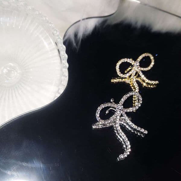 Stunning! Yang Kaiwen's same style, super fairy-like, full-diamond bow cuff, forest-style versatile non-pierced ear clip for women