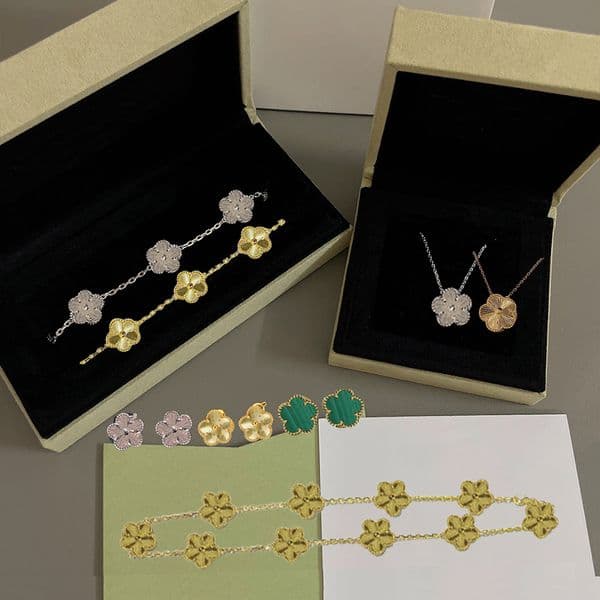 Designer Bracelet Necklace Earrings Available For Women Designer Jewelry Classic Clover Bracelet Flowers Design Womens Mother Wedding Gift