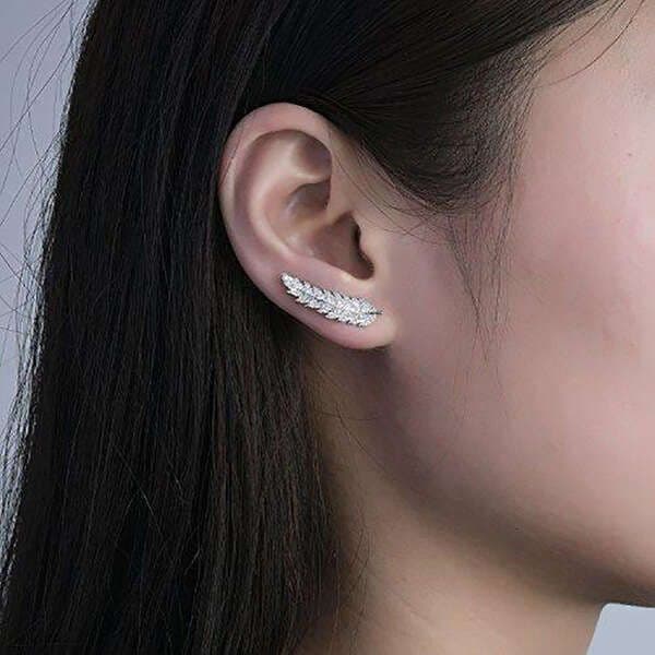Hot-selling fashion item Luxury jewelry: stylish micro-inlaid Moissanite leaf earrings for women simple and versatile accessories wholesale from the factory