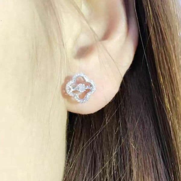 Korean-style four-leaf clover full-diamond Moissanite stud for women fresh floral accessories trendy earrings wholesale