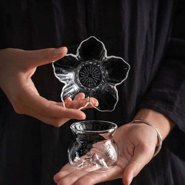 Flower Glass Strainer with Holder Base Fine Mesh Filter for Loose-leaf Gongfu Tea Coffee Beverages 26Y0324