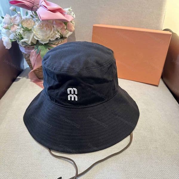 Designer Bucket Hats for Mens Women Wide Brimmed Poplin Buckets Hat with Rope Fashion Casquette Stripe Cap Summer Denim Caps Beach Sun Hats Big Brim Ladies Accessorie