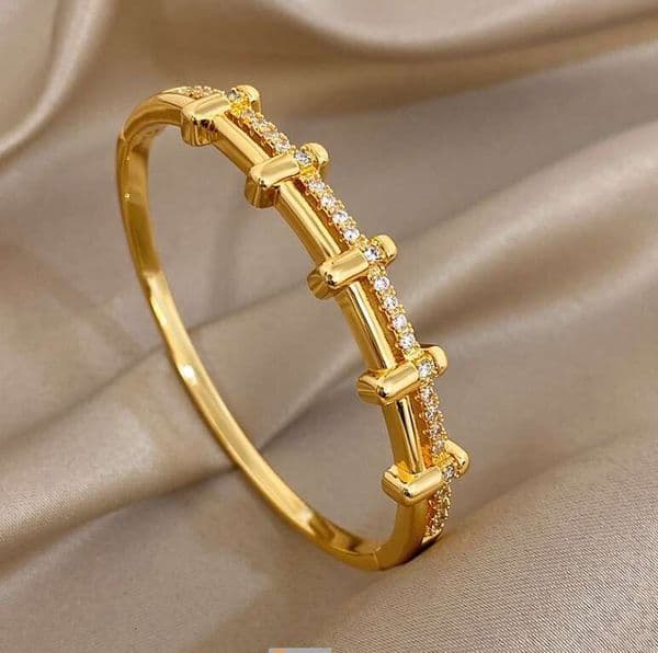 Best-selling European American Fashion Mechanical Bangle Classic Popular Copper Plated Gold Rhinestone Artistic Women's Bracelet 26W0324