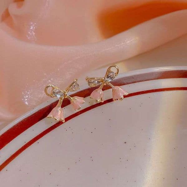 Floral for women, autumn and winter niche design, high-end light luxury forest-style fairy-like earrings, elegant socialite earrings