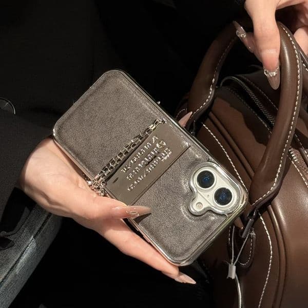 New Phone Cases For Iphone 2026 17 16 15 14 Pro Max cologne Fundas Vintage Iron Sign With Chain perfume Shell Case Designer W260609