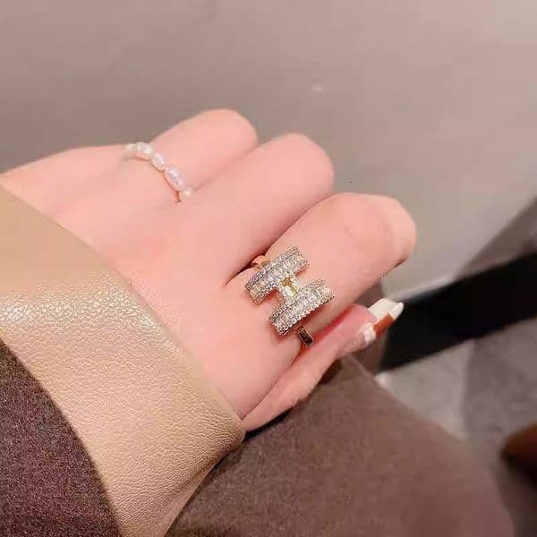 3D Letter H with Zirconia, Metal Open for Women, Niche Light Luxury Versatile Elegant Full Zirconia Ring