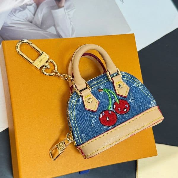 Keychains Lanyards Designer Keychain Fashion Classic Brand Keychain Mini Bag Pendant High Quality Leather Keychain Gift
