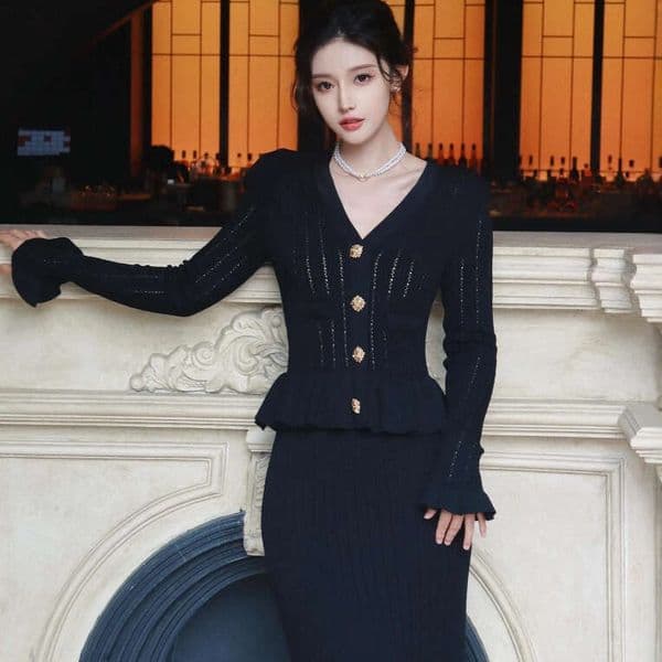 A14 2026 Spring New Designer Elegant Social V-neck Ruffle Knitted Long Sleeve Fishtail Slimming Women's Dress