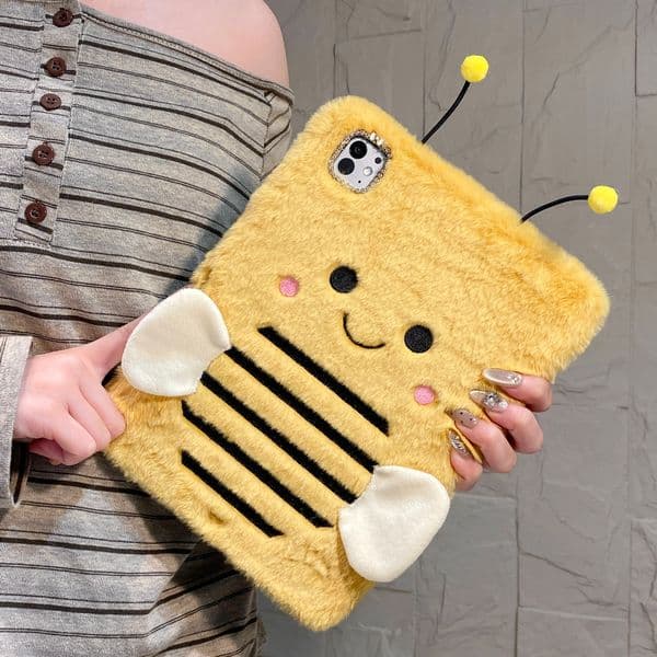 Plush Little Bee 3D Tablet case For 10th 11th iPad Pro 2024 2025 12.9 13inch iPad 11 A16 Air 3 4 5 ipad 5 6 9.7 mini 6 7 Cove