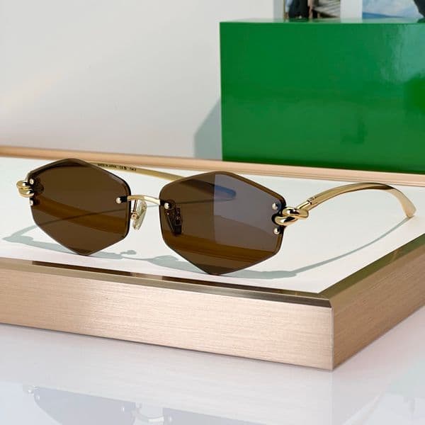 Fashion Sunglasses For Men Women 1435 Summer Designer Stylish High Street Style Anti-Ultraviolet Retro Plate CR39 Diamond Frameless Glasses Random Box