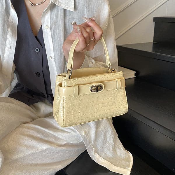 Free shipping designer for womens Shoulder bags yellow pink red sliver white black Fashionable and versatile Simple chain crossbody bag