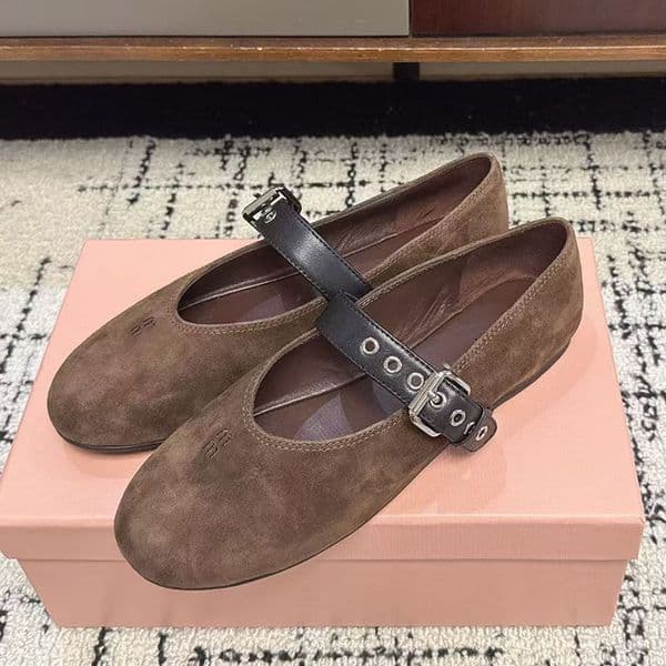 Womens Suede Ballerinas Designer Bold Strap With Buckle Ballerinas 5F625E Ladie Sophisticated Elegance Flat Shoes Logo Embroidered Sizes 35 41