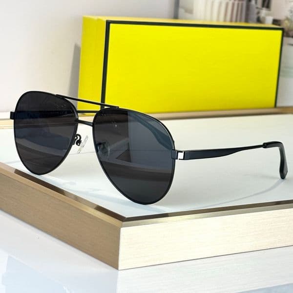 Sunglasses For Men Women Designer 40589 Summer Fashion Avant Garde Goggles Style Anti Ultraviolet UV400 Popularity Oval Full Frame Metal Glasses Random Box