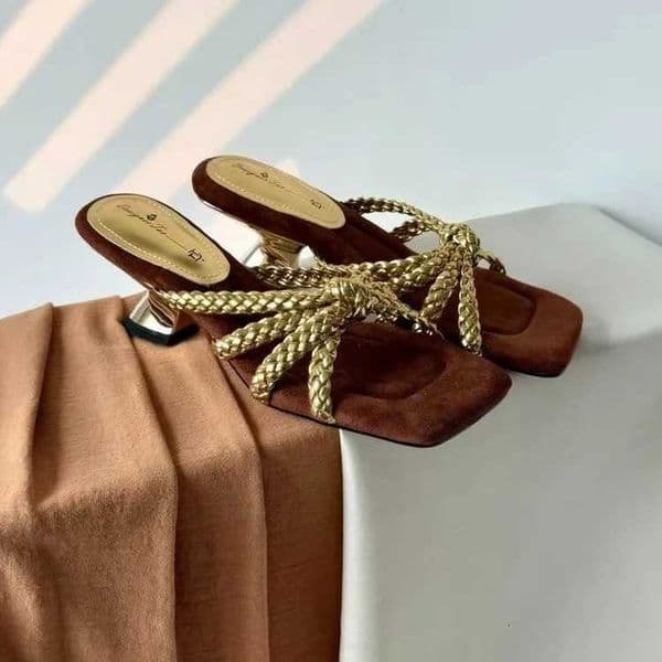 Niche Retro Women Square-Toe Low-Heel Roman Sandals 2026 New Versatile One-Strap Open-Toe High Heels Z260325