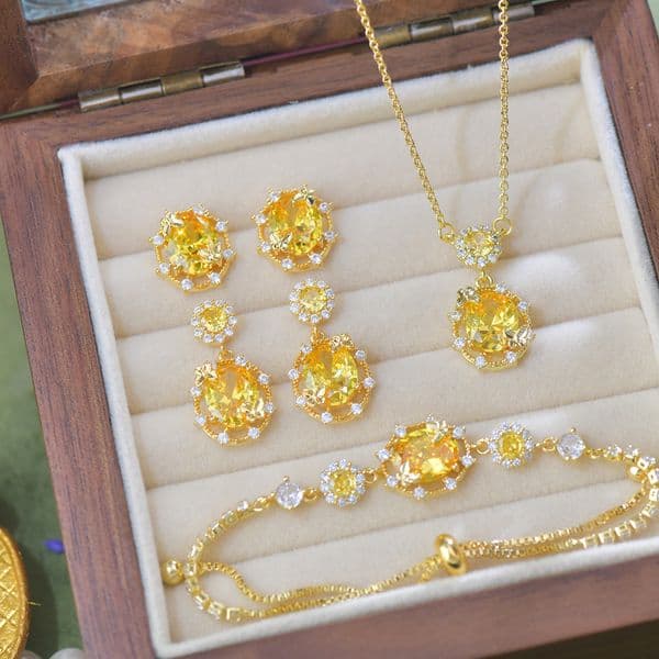 Yellow Zircon Exquisite Butterfly French Light Ladies' Pearl Earrings designer bracelet Luxury Necklace Bracelet Earrings Women's Set 18K Gold