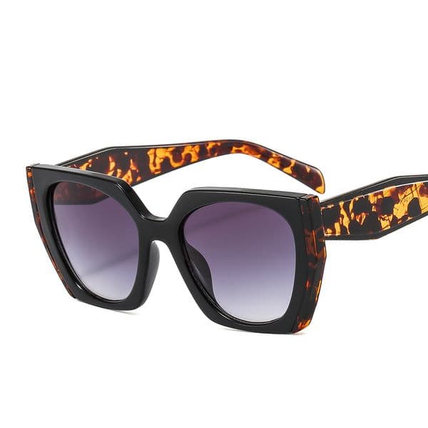 Women's Designer Vintage Sunglasses UV400 Protection Beach Sun Glasses Premium Frame Fashion Eyewear With Gift Box
