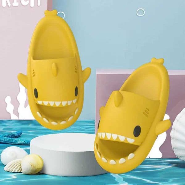 Comwarm Boys Girls Shark Slippers Summer Cute Cartoon s Shark Sandals Non-slip House bath Shoes Children Casual Flats Slides S251230