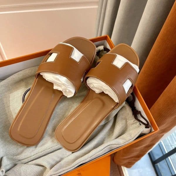 Designer leather ladies sandals summer flat shoes fashion beach women slippers letter drag