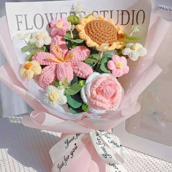 Handmade yarn crochet bouquet decoration simulation plush ornament knitted eternal flower birthday gift 26H0326