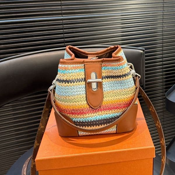 26ss Summer woven bucket bag women Crossbody Bags Messenger Bag Purse Luxurys Designers Bags Handbag Wallets Bag Card Holder pouch Laptop Bag 18cm